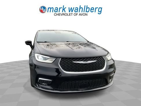 Used 2024 Chrysler Pacifica Touring-L FWD image 3