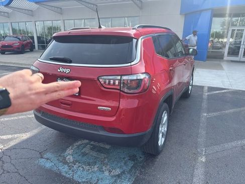 Used 2021 Jeep Compass Latitude w/ Convenience Group AWD/4WD image 3
