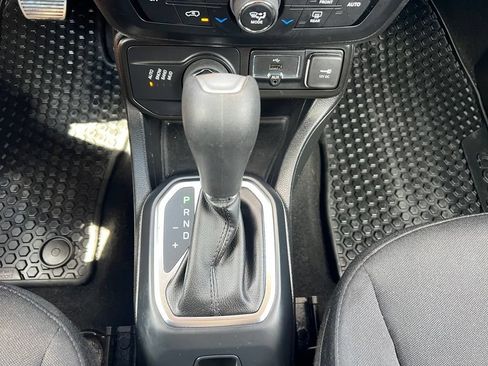 Used 2020 Jeep Renegade Latitude w/ Cold Weather Group AWD/4WD image 30