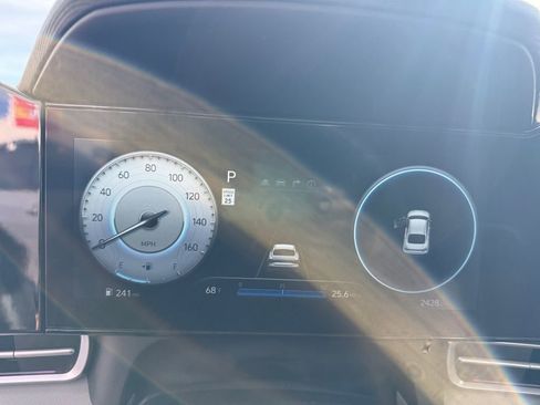 Certified 2024 Hyundai Elantra Limited image 10