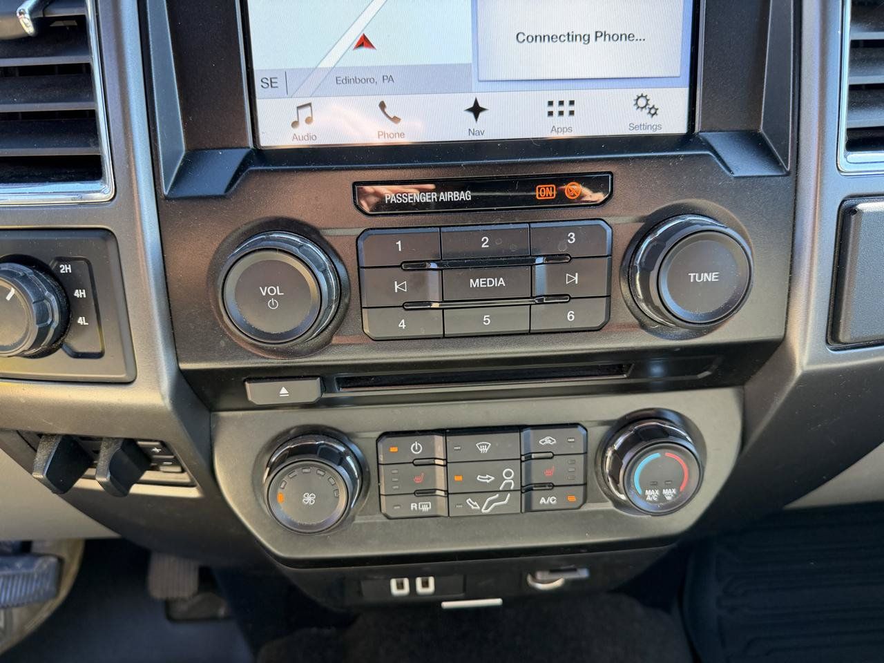 Used 2017 Ford F250 XLT w/ XLT Premium Package AWD/4WD image 32