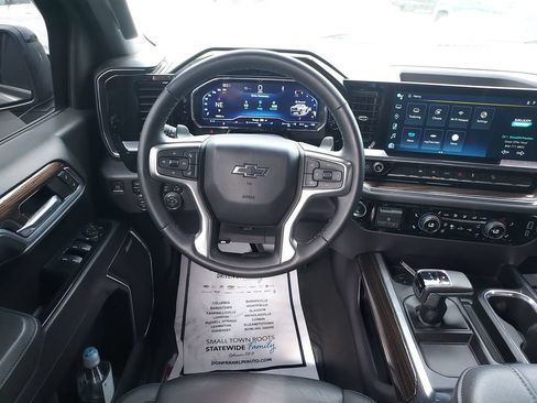 Used 2024 Chevrolet Silverado 1500 LT Trail Boss w/ Convenience Package II AWD/4WD image 16