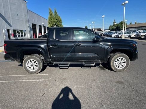 Used 2025 Toyota Tacoma SR5 w/ SR5 Upgrade Package AWD/4WD image 4