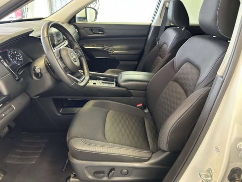 Used 2024 Nissan Pathfinder SV FWD image 16