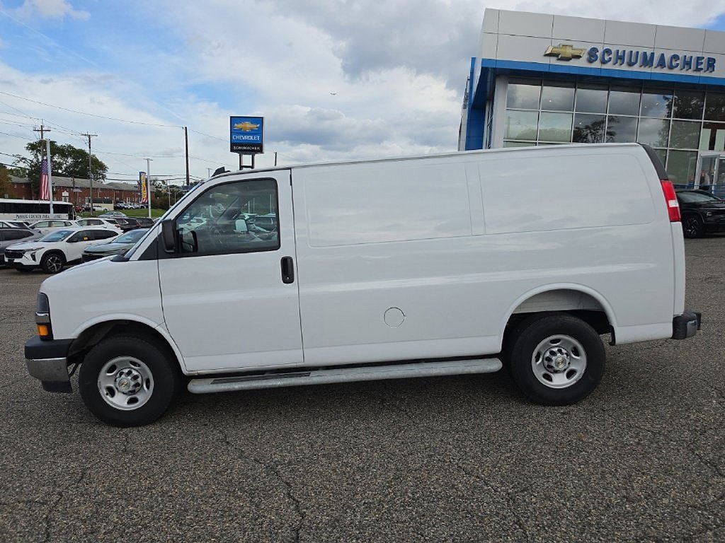Used 2025 Chevrolet Express 2500 w/ Driver Convenience Package RWD image 6