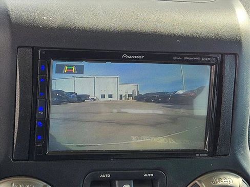 Used 2018 Jeep Wrangler Unlimited Sport image 16