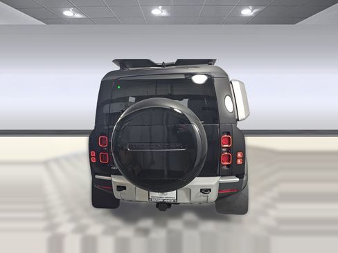 Used 2025 Land Rover Defender 110 S AWD/4WD image 9
