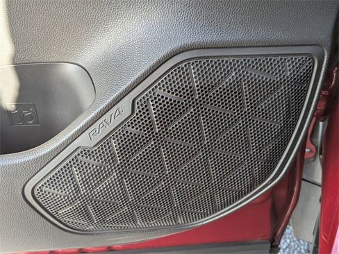 Used 2020 Toyota RAV4 XLE Premium image 21