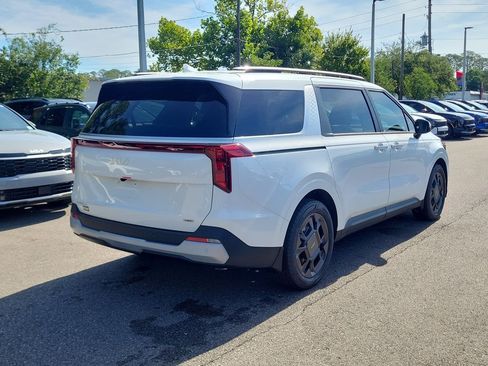 New 2026 Kia Carnival EX FWD image 6