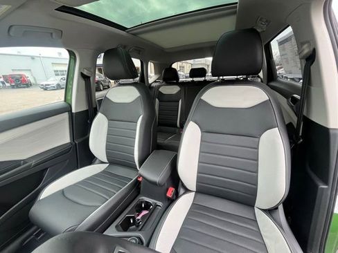 New 2026 Volkswagen Taos SEL image 38