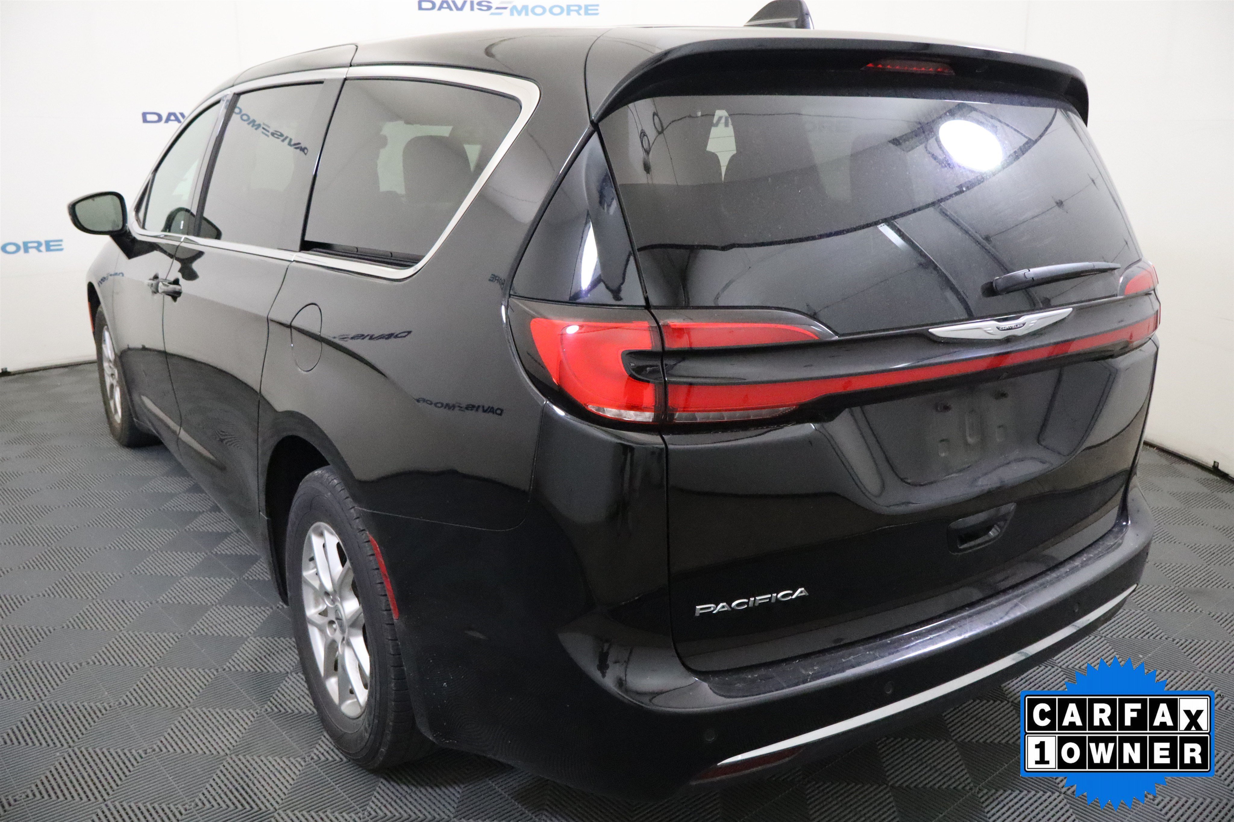 Used 2025 Chrysler Pacifica Select FWD image 10