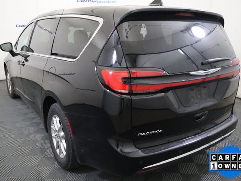 Used 2025 Chrysler Pacifica Select FWD image 10
