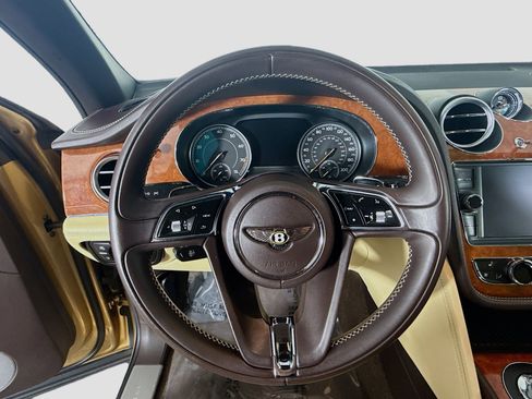 Used 2019 Bentley Bentayga image 13