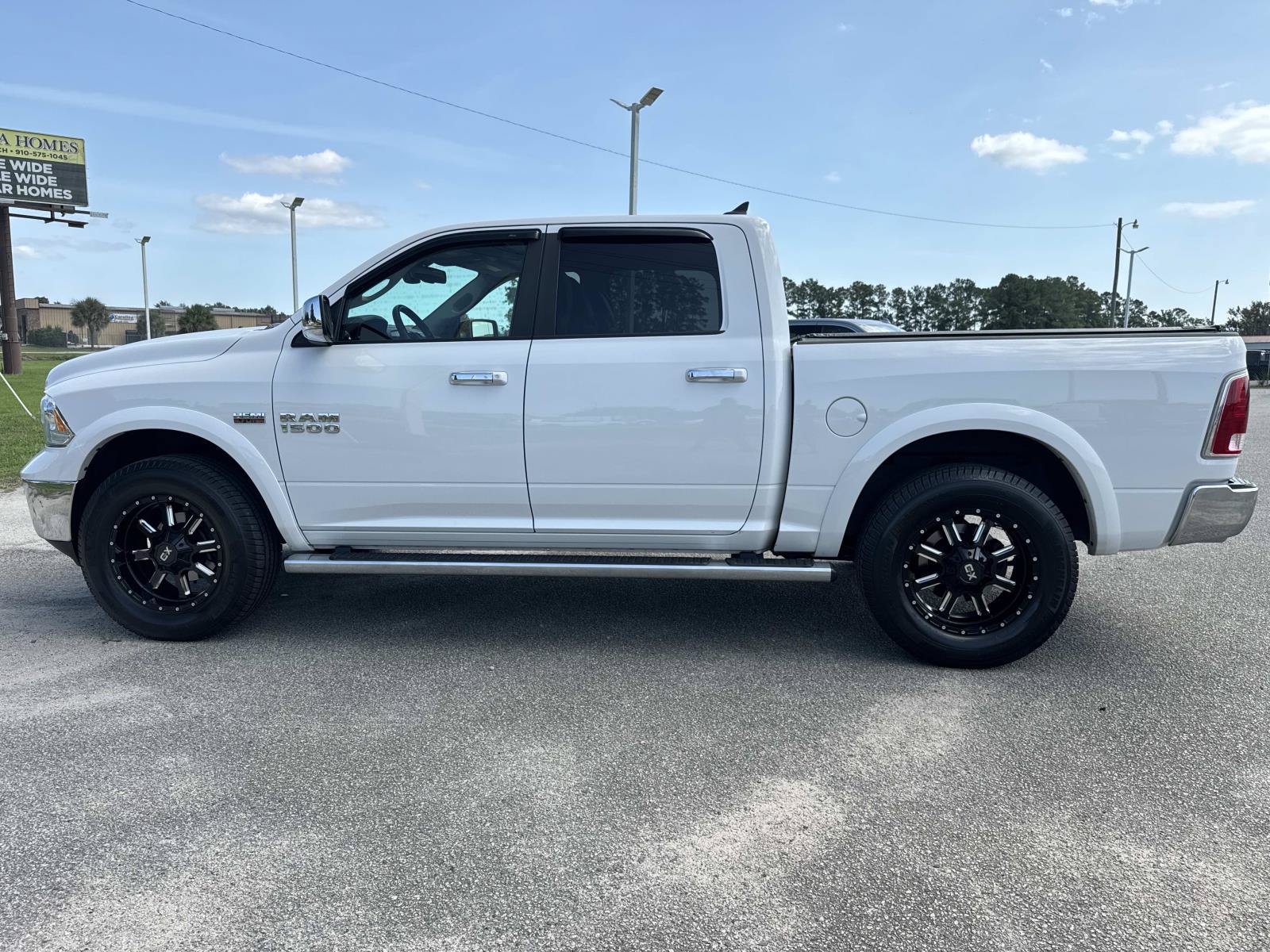 Used 2017 RAM 1500 Laramie w/ Convenience Group AWD/4WD image 7