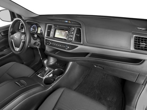 Used 2016 Toyota Highlander LE AWD/4WD image 19