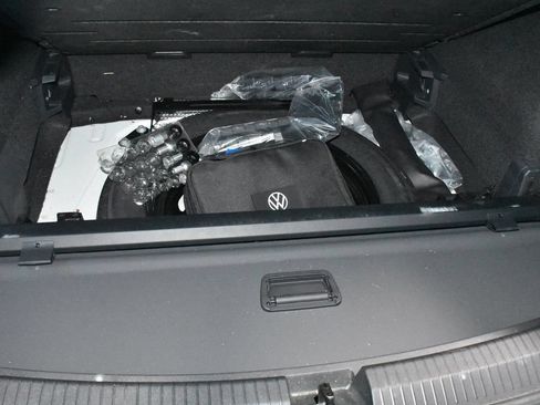 Used 2022 Volkswagen Tiguan SE AWD/4WD image 31
