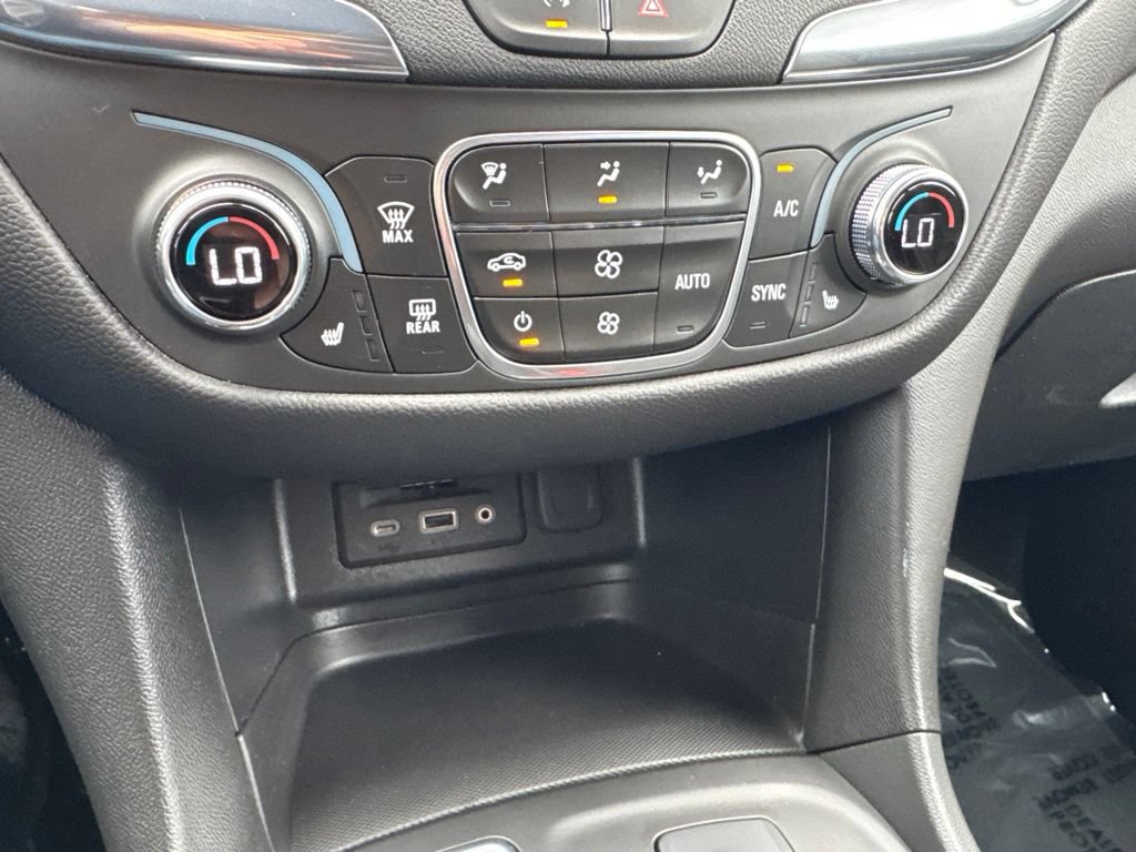 Used 2023 Chevrolet Equinox LT FWD image 19