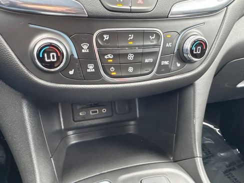 Used 2023 Chevrolet Equinox LT FWD image 19
