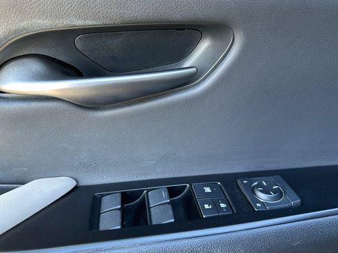 Used 2021 Lexus UX 200 w/ Accessory Package (Z2) image 11