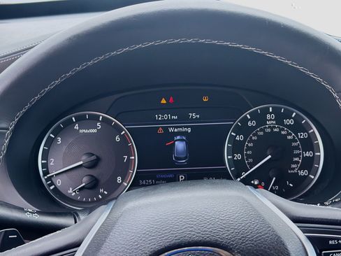 Used 2020 INFINITI QX50 Luxe w/ Navigation Package image 11