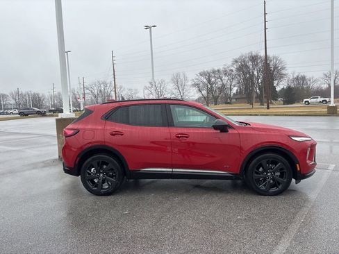 Used 2025 Buick Envision Sport Touring image 4