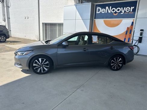 Used 2022 Nissan Sentra SV w/ SV Premium Package image 10