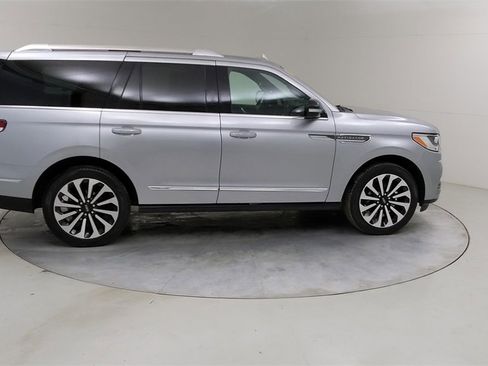 Used 2022 Lincoln Navigator Reserve image 13