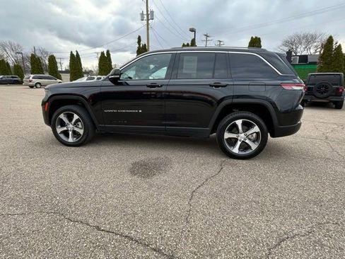 Used 2023 Jeep Grand Cherokee Limited AWD/4WD image 2