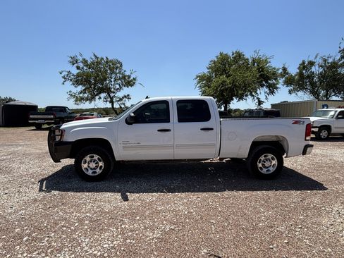 Used 2007 GMC Sierra 2500 SLE w/ Z71 Off-Road Package image 2
