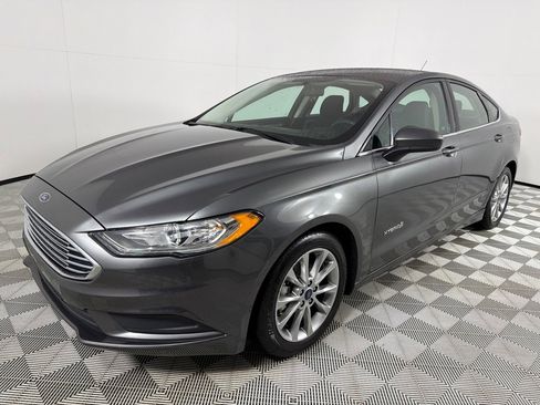 Used 2017 Ford Fusion SE image 9