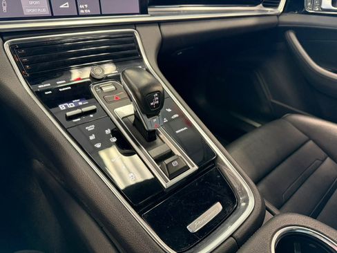 Used 2019 Porsche Panamera 4 image 64