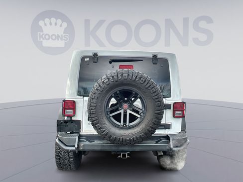 Used 2013 Jeep Wrangler Unlimited Sahara image 5