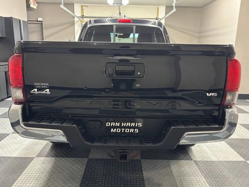 Used 2020 Toyota Tacoma SR5 AWD/4WD image 9