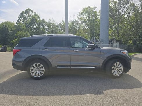 Used 2022 Ford Explorer Limited w/ Equipment Group 301A AWD/4WD image 16