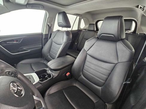 Used 2022 Toyota RAV4 XLE Premium image 42