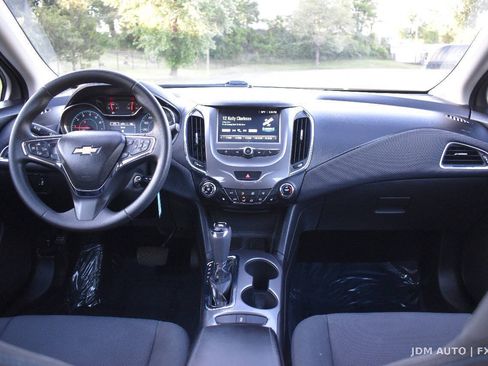 Used 2018 Chevrolet Cruze LT w/ LT Fleet Convenience Package FWD image 17