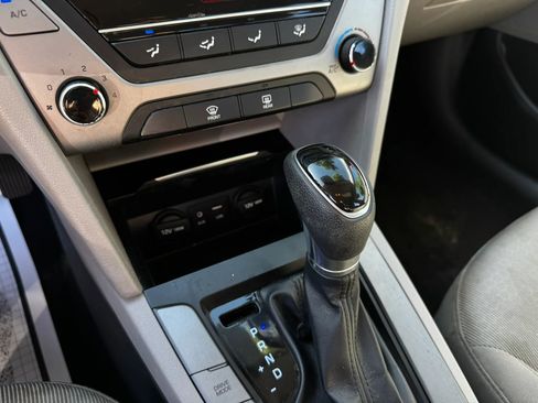 Used 2017 Hyundai Elantra SE image 20