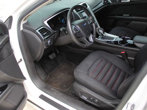 Used 2015 Ford Fusion SE w/ Equipment Group 201A FWD image 11