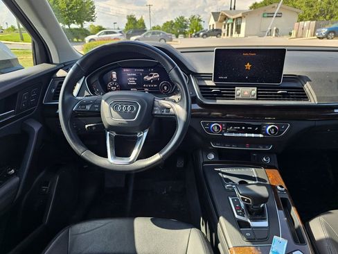 Used 2019 Audi Q5 2.0T Premium Plus w/ Premium Plus Package AWD/4WD image 2