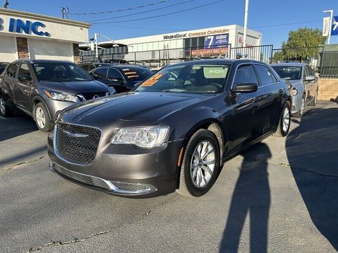 Used 2020 Chrysler 300 Touring image 8