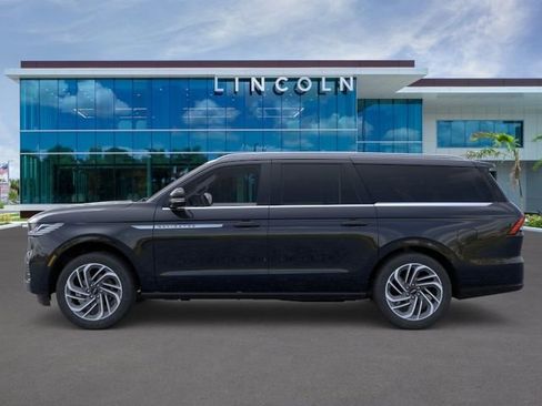 New 2025 Lincoln Navigator L Reserve AWD/4WD image 3