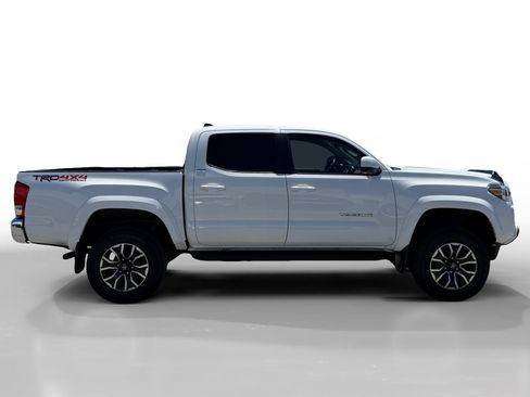 Used 2017 Toyota Tacoma SR5 w/ Tow Package RWD image 6