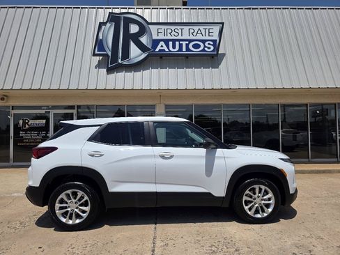 Used 2025 Chevrolet TrailBlazer LS w/ LS Convenience Package FWD image 9