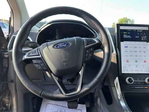 Used 2024 Ford Edge Titanium image 24