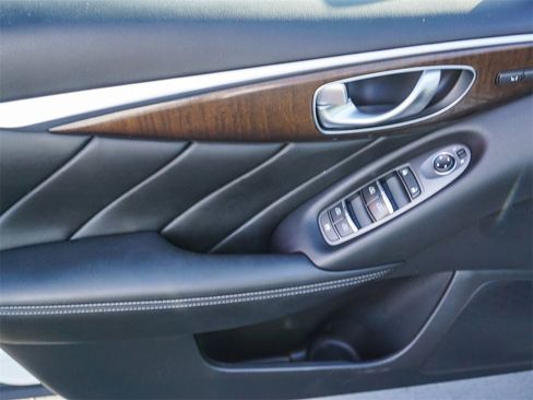 Used 2016 INFINITI Q50 Hybrid w/ Technology Package image 18