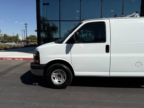 Used 2017 GMC Savana 2500 RWD image 11