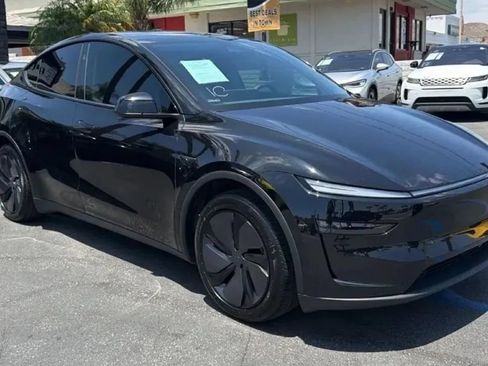 Used 2026 Tesla Model Y Long Range RWD image 1