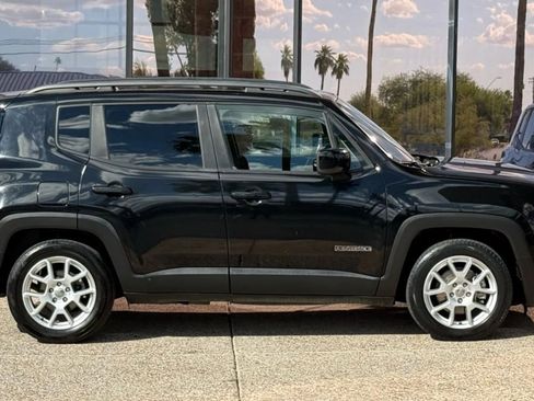 Used 2019 Jeep Renegade Latitude w/ UConnect 8.4 Nav Group image 15