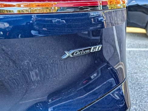 Used 2026 BMW iX xDrive60 w/ Premium Package image 6