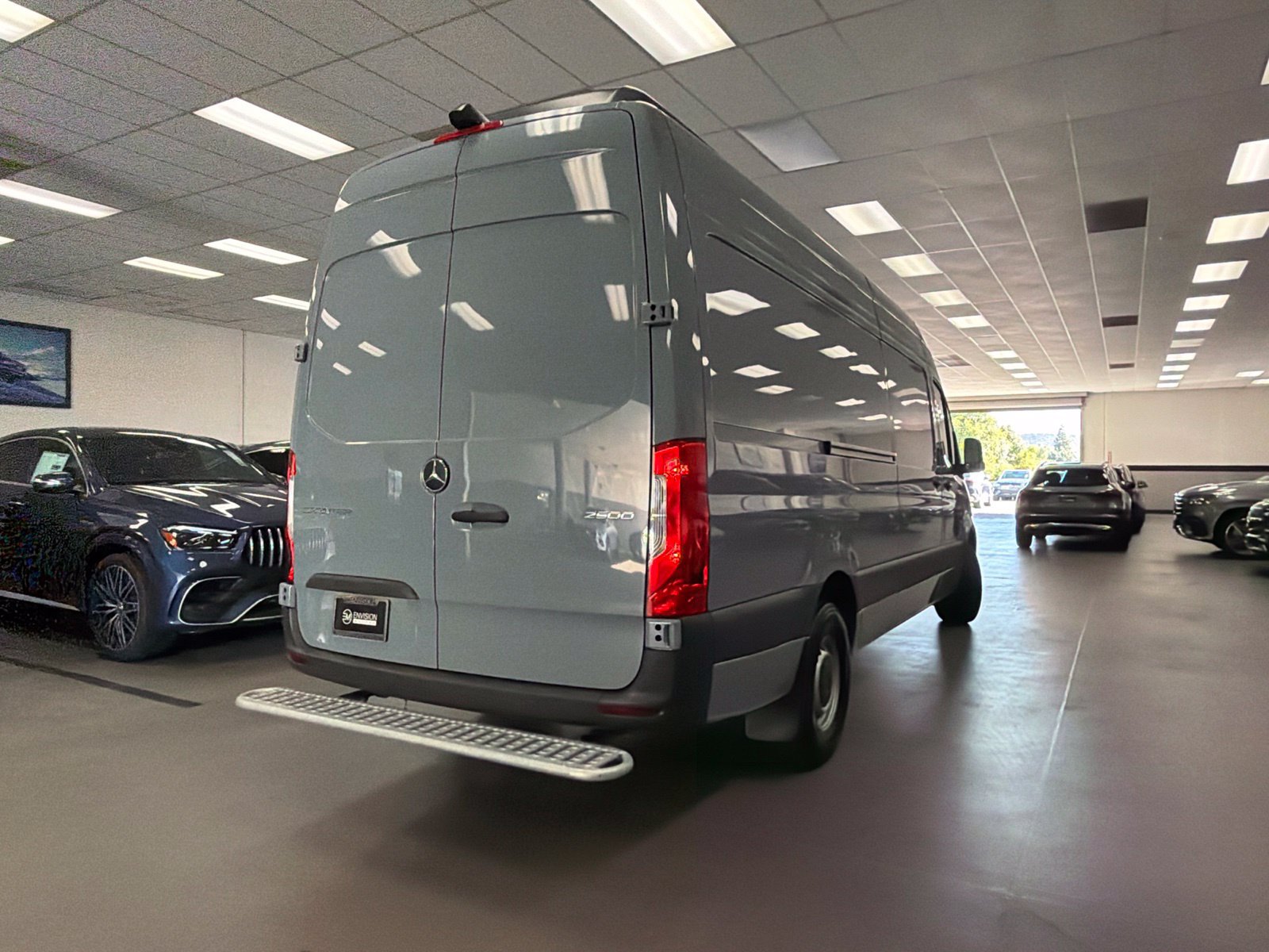 Used 2024 Mercedes-Benz Sprinter 2500 image 9